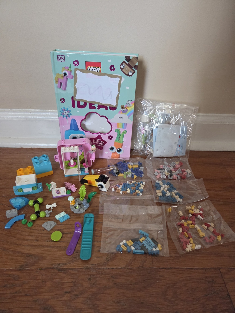 LEGO Idea Book. 6 New Mini Packages, 1 Normal Pack New & Random Lego Pieces